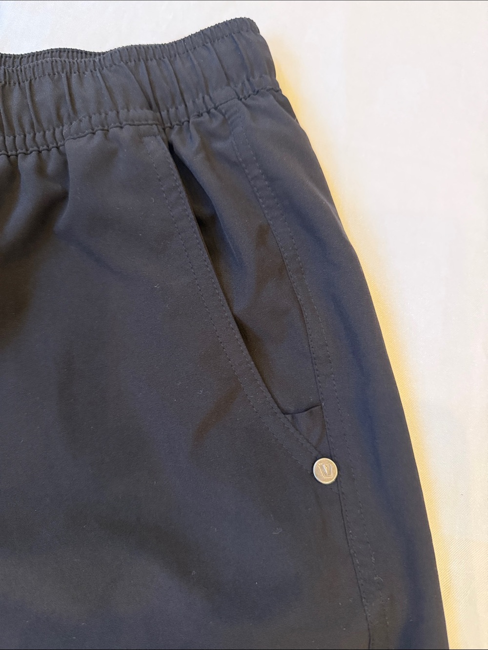 Vuori Black Men’s shorts XS with White Drawstring - Picture 2 of 8